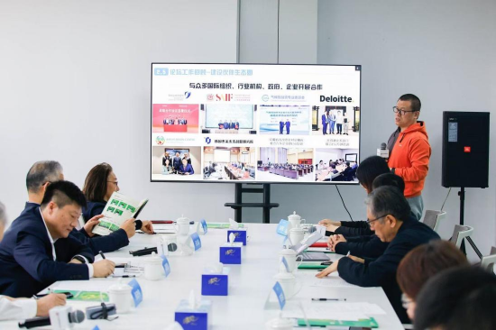 图3：ESG领导者组织论坛秘书长、新浪财经 CEO邓庆旭介绍专委会工作规划