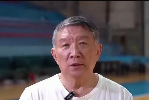 群益证券 新一届女篮集训上强度？宫鲁鸣教练再推万次投篮，2队员受伤离队